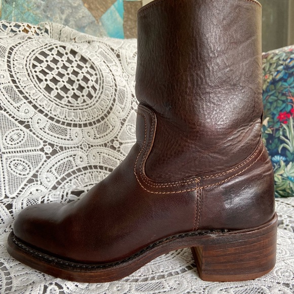 Frye Campus Shorties in Chestnut EUC - Picture 2 of 15